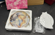 Avon Mothers Day Held In Loving Arm 2003 Nanette Biers Gold Collector Plate NEW picture