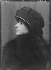 Photo:Thomas Mrs S B Portrait Photograph 1900s Studio Profile Hat picture