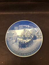 BING & GRONDAHL holiday plate: JULE AFTER 1969 - Arrival of Christmas Guests picture