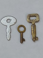 Lot of 3 small*tiny antique/vintage keys ~ jewelry box, diary, trinket, toy picture