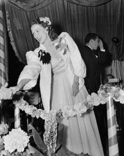 Actress Eleanor Powell Greets Fans During An Event 1940 OLD PHOTO picture