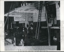 1946 Press Photo LaSalle Hotel, 35 bodies removed after fire, Chicago Illinois picture