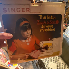 SINGER Touch & Sew Little Touch Child-Sized Sewing Machine Vintage picture