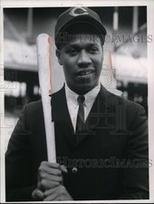 1954 Press Photo A Cleveland Indian baseball player with a bat - net02176 picture