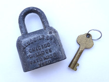 ANTIQUE ALDOBILT CO CHICAGO WILLOCK PAT'D AUG. 3, 1920 PADLOCK / WORKING KEY picture