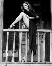 ACTRESS CHARLOTTE RAMPLING PIN UP - 8X10 PUBLICITY PHOTO (WW-050) picture