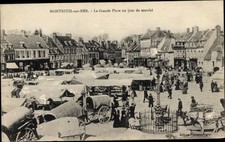 Postcard Montreuil sur Mer Pas de Calais, La Grande Place un jour de Marche - 3317648 picture