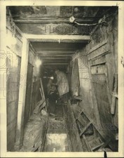 1925 Press Photo Tunnel workmen at Eight Avenue & Jackson Street   - lrx09358 picture