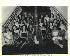 1990 Press Photo Newman High School Queen Of Hearts Sweet Sixteen Event picture