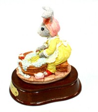 Leonardo Rebecca Rabbit 1989 Little Nook Village LN-01 3-1/2
