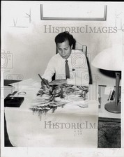 1970 Press Photo A man works on his painting at Boston International Fair picture