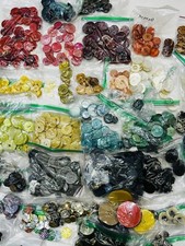 Lot Vintage uncirculated Buttons Hundreds 1960s/70s all colors & sizes amazing picture