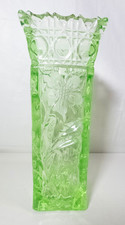 ANTIQUE RARE MCKEE GREEN URANIUM GLASS INNOVATION #410 HEXAGON VASE ETCHED 1913 picture