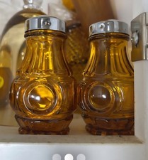 VINTAGE 1960's WHEATON AMBER GLASS BULLSEYE SALT/PEPPER SHAKERS Country Kitschy  picture