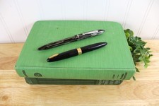 Vintage (2) Sheaffer Fountain Pens | Black 1000 Lifetime 14K | Pearl Striated picture