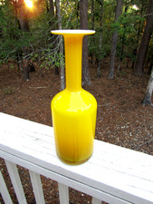WEST ELM MCM / Gulvvase Holmegaard / Yellow Cased MEDIUM SIZE GLASS VASE / 13