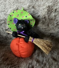 Annalee 2011 Halloween Cat Witch on Pumpkin Felt Fabric Figurine w/ Broom 10