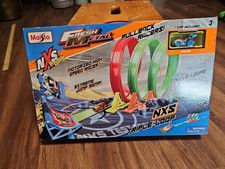 New Maisto Fresh Metal NXS Triple Loop Motorized Racing Set with 1 Car picture