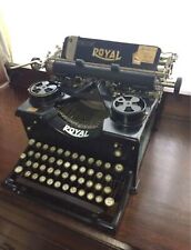 Typewriter ROYAL Around 1940 Operation unconfirmed because there is no ribbon picture