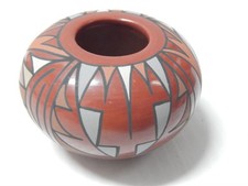 A LITTLE GEM:  VINTAGE MINIATURE SNGD POJOAQUE INDIAN POLYCHROME POTTERY POT picture