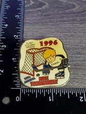 1996 Flint Iceland Arenas Mite HOCKEY TOURNAMENT SOUVENIR LAPEL Pin Xr picture