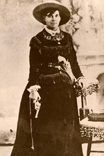 Outlaw Belle Starr with Pistols - 5 x 7 inch Photo Print picture