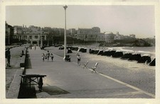 Vintage Biarritz - La plage et les deux Casinos Postcard picture