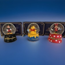 Hard To Find Disney Parks Signature Collectibles Mickey,Minnie,Winnie Snow Globe picture