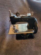 1950s Singer Model 20 Sewhandy Child's Toy Hand Crank Sewing Machine picture