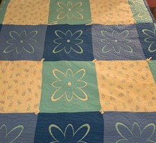 Handmade Patchwork Quilt W/Daisy & Blue/White Blocks picture