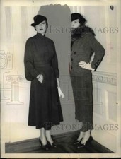 1935 Press Photo Gloria Morgan Vanderbilt, Lady Furness at Fashion Show picture