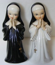 Vintage Lipper & Mann PRAYING NUNS FIGURINES 2 NUN Porcelain Christianity picture