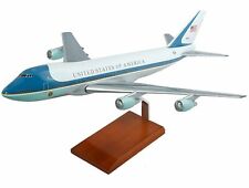 Air Force One USAF Boeing VC-25A 747-200 Desk Display Model 1/100 SC Airplane picture