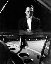 GEORGE GERSHWIN LEGENDARY COMPOSER AND PIANIST - 8X10 PUBLICITY PHOTO (FB-048) picture