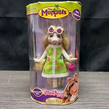 2006 Muppets Retro Collection: Miss Piggy 7