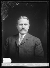 Photo:Thos. Dawson Portrait Man in Suit c1905-1906 picture