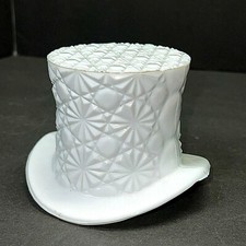 Fenton Large Milk Glass Top Hat Daisy & Button, 3.5