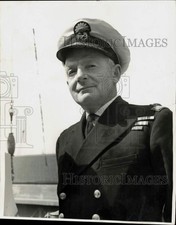 1961 Press Photo Captain W. C. Mayne of the British liner Arcadia - lra23968 picture