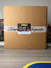 🔥2025 SDCC🔥 Invincible Season 1 Keepsake Premiere Hobby Edition 10-Box Case picture
