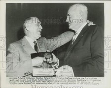 1954 Press Photo John Findley Peters receives Edison Medal & Scroll award, NY picture