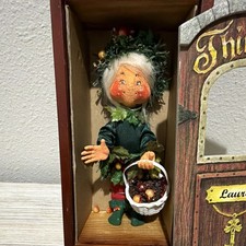 Annalee 6in Laurel the Wreath Maker - Thimbles - Item #956403 - 2003 picture
