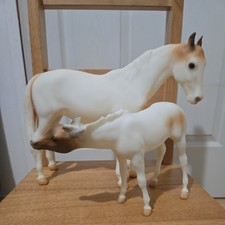 Breyer 3180 Medicine Hat Mare and Foal Gift Set Chestnut Pinto 1994-1997 CM picture