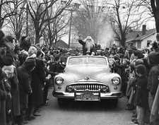 SANTA CLAUS IN CHRISTMAS PARADE 1950S 8x10 GLOSSY PHOTO PRINT picture