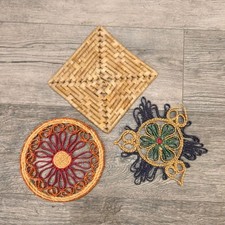 Vintage Straw Trivets Set Of 3 Boho Woven Kitchen Decor Raffia floral Wall Art picture