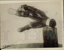 1916 Press Photo Meteor piece on display - kfx48955 picture
