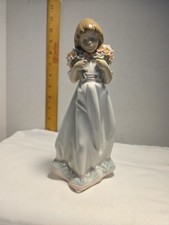 LLADRO SPRING BOUQUETS GIRL PORCELAIN FIGURINE #7603 Retired picture