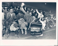 1983 Seattle Torchlight Parade Spectators August Historic Vintage Photo 8x10 picture