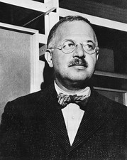 Ben Shahn newly elected member of National Institute of Arts amd - 1956 Photo picture