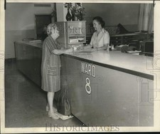 1968 Press Photo Mrs. Mildred Nelson Registers to Vote in Presidential Election picture