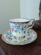 Elizabethan Vintage Fine Bone China England Tea Cup Saucer Floral Gold*BEAUTIFUL picture